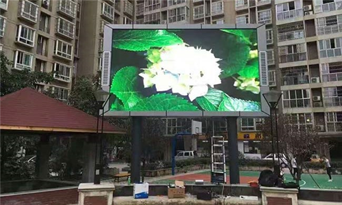 東莞某生活小區雙立柱戶外P8led顯示屏案例